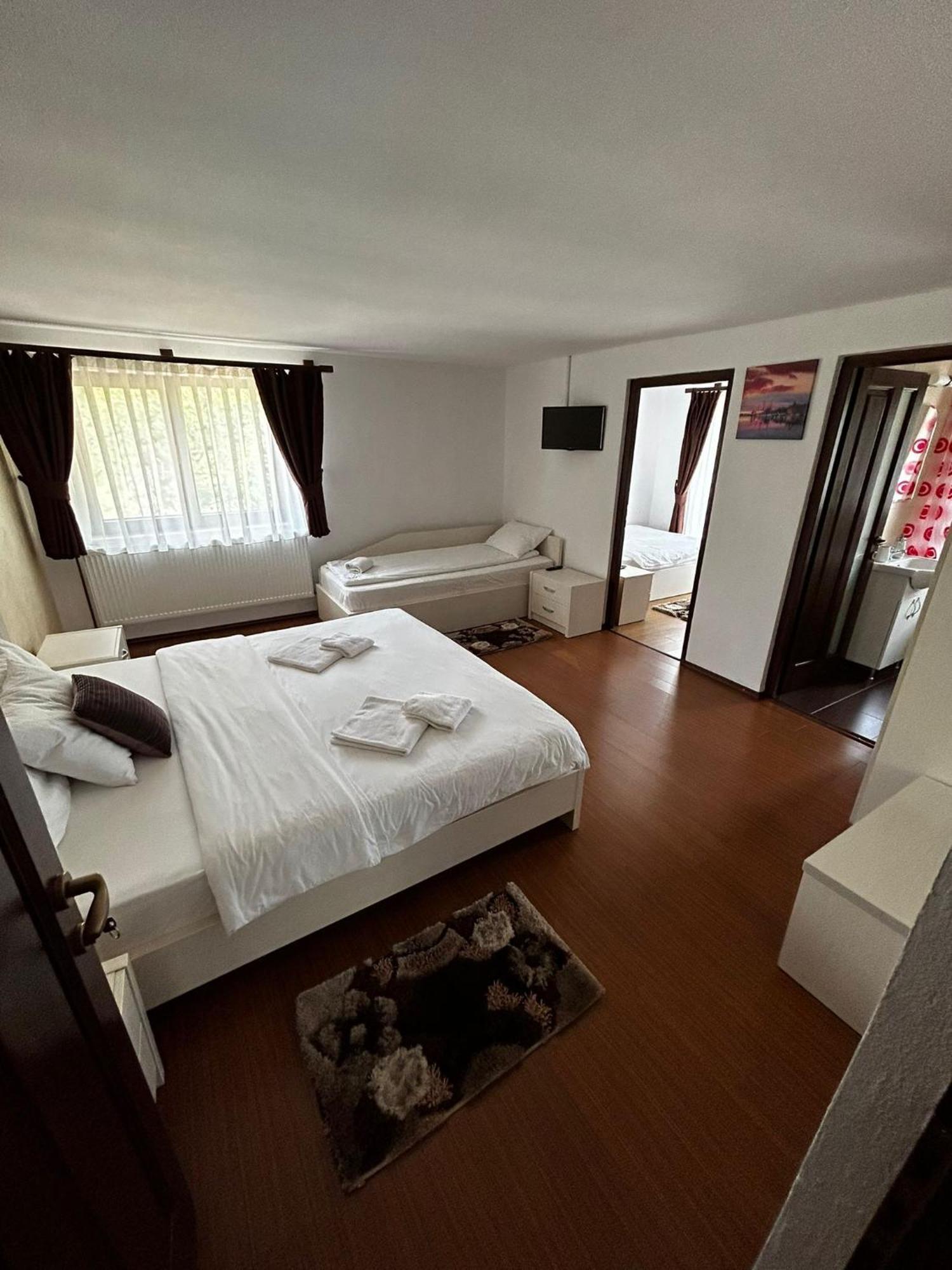 Hotel Casa Larisa à Chiscau Extérieur photo