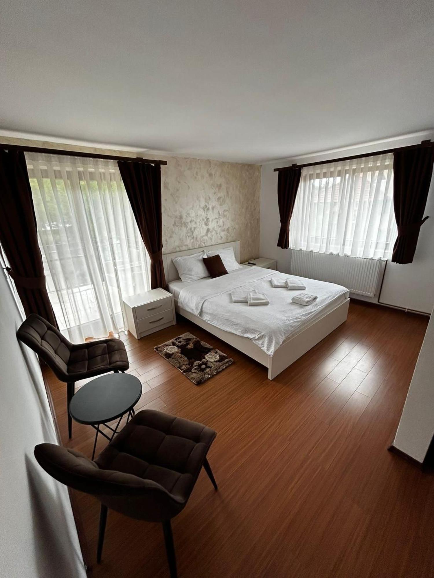 Hotel Casa Larisa à Chiscau Extérieur photo
